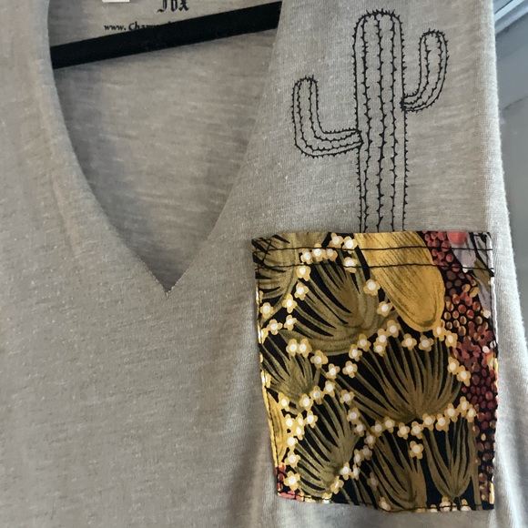 Upcycled Embroidered T-shirt - Picture 4 of 4